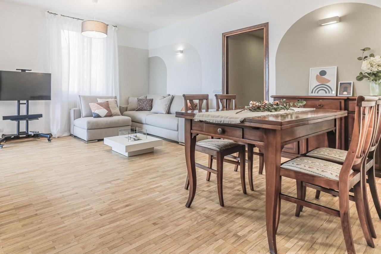Stunning View Lakeside Apartment - Larihome A11 Gravedona Ngoại thất bức ảnh