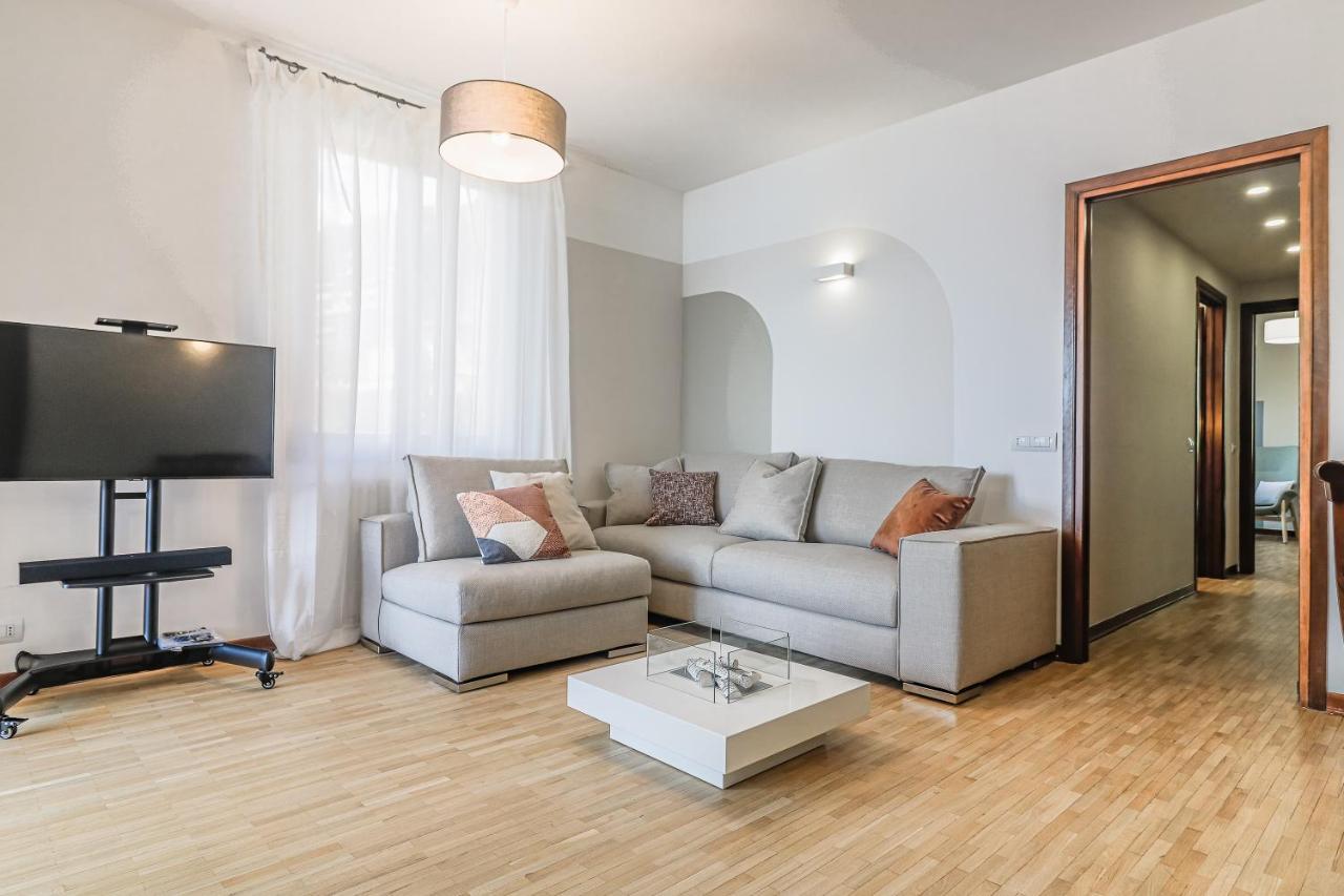 Stunning View Lakeside Apartment - Larihome A11 Gravedona Ngoại thất bức ảnh