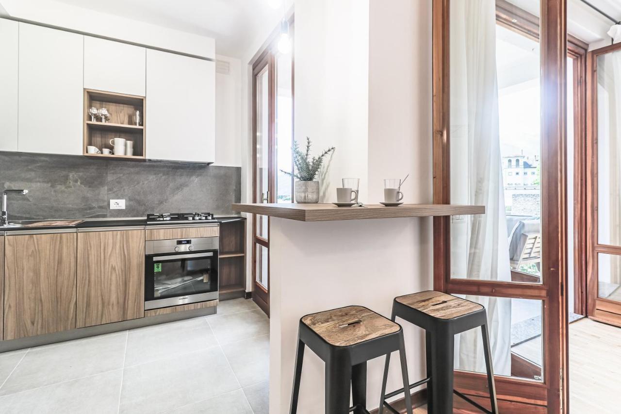 Stunning View Lakeside Apartment - Larihome A11 Gravedona Ngoại thất bức ảnh