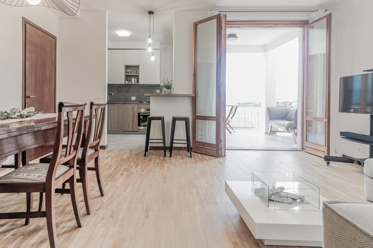 Stunning View Lakeside Apartment - Larihome A11 Gravedona Ngoại thất bức ảnh