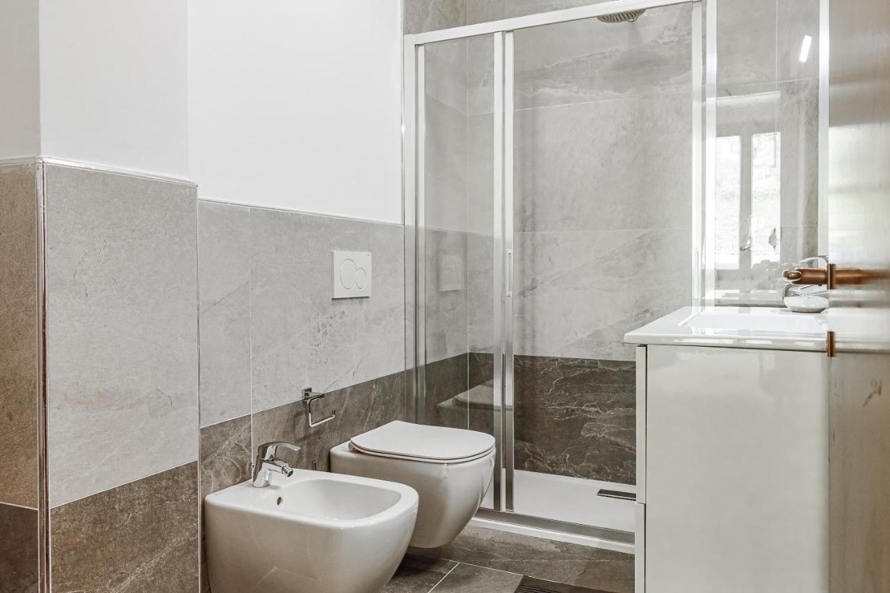 Stunning View Lakeside Apartment - Larihome A11 Gravedona Ngoại thất bức ảnh